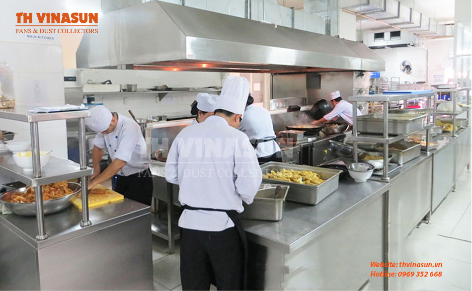 quat-hut-mui-bep-cong-nghiep Bếp tại các nhà hàng, khách sạn
