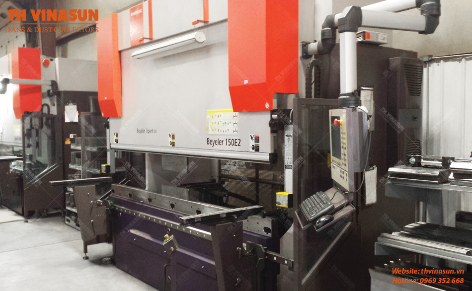 quat-sen Máy chấn CNC
